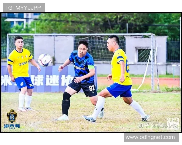 足球巨星低调伪装成猪引发球迷热议与欢乐讨论